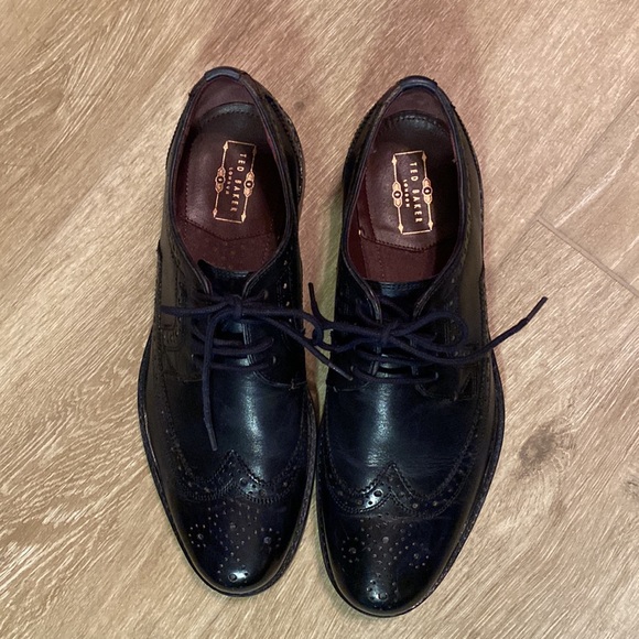 Ted Baker Navy Blue Wing Tip Leather Dress Shoes Ted Baker Navy Blue Wing Tip Leather Dress Shoes
